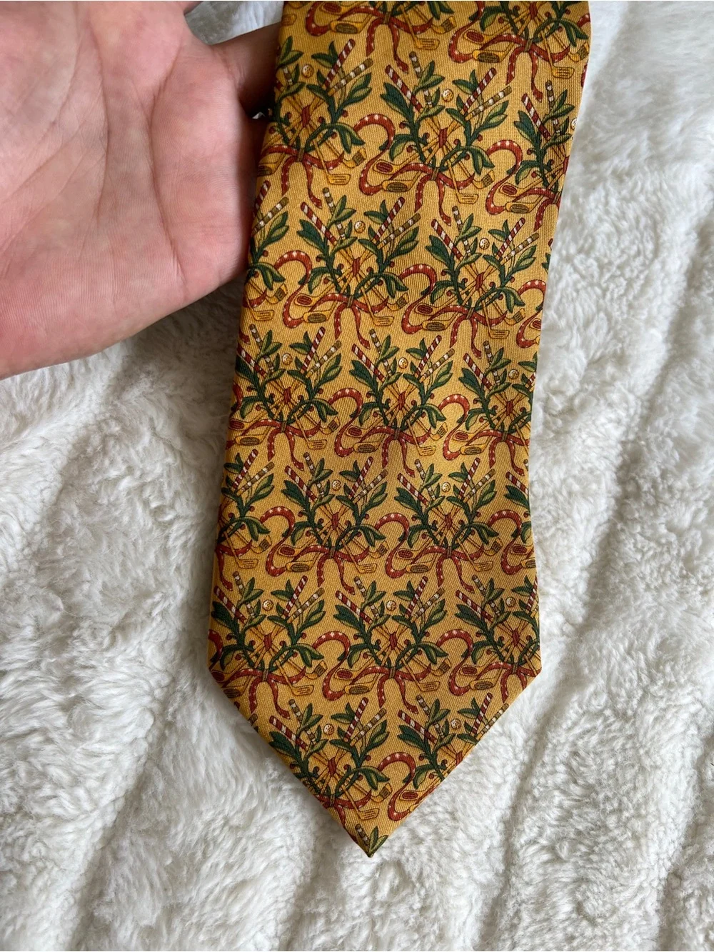 salvatore ferragamo Tie golf and ribbon motif with green foliage festive